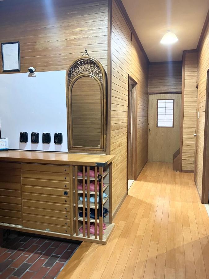 Отель Kix House Waraku III 和楽三号館 Идзумисано Экстерьер фото