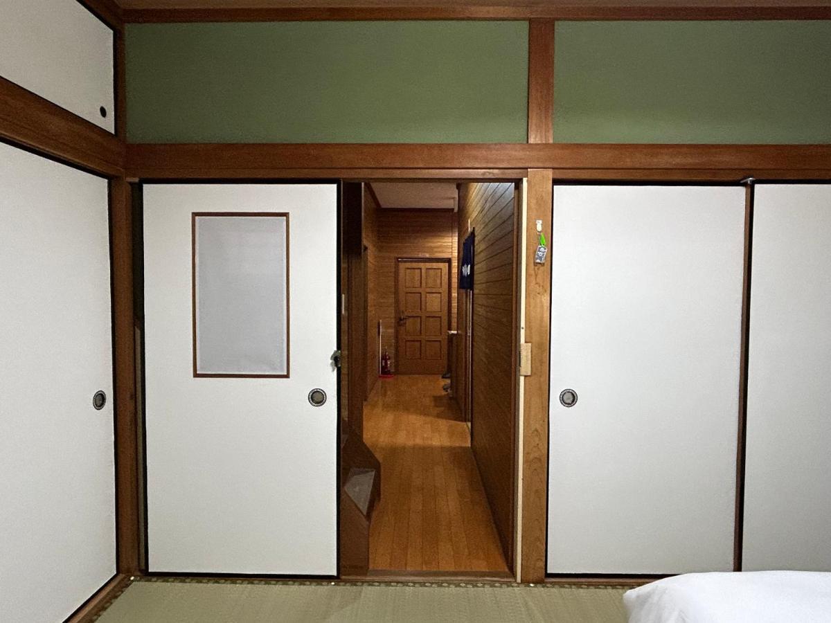 Отель Kix House Waraku III 和楽三号館 Идзумисано Экстерьер фото