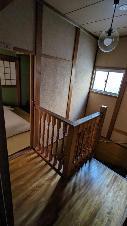 Отель Kix House Waraku III 和楽三号館 Идзумисано Экстерьер фото
