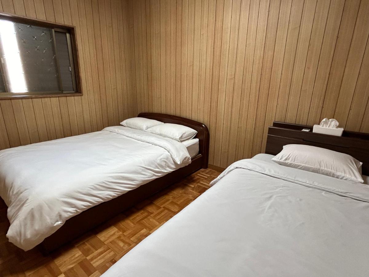 Отель Kix House Waraku III 和楽三号館 Идзумисано Экстерьер фото