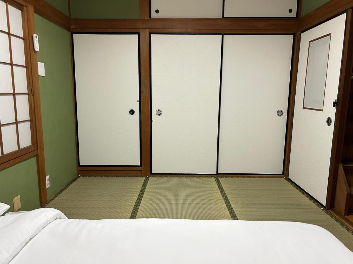 Отель Kix House Waraku III 和楽三号館 Идзумисано Экстерьер фото