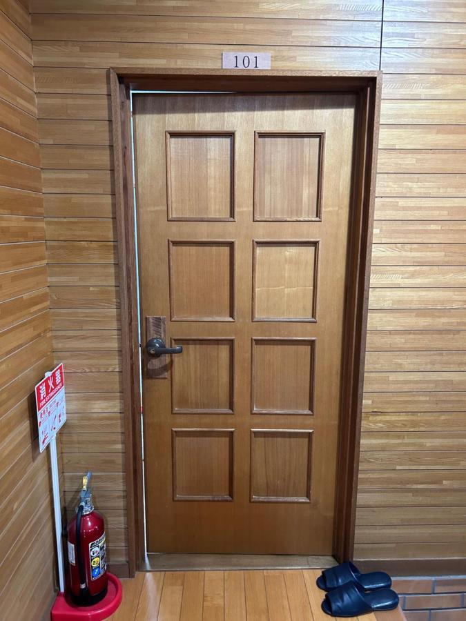 Отель Kix House Waraku III 和楽三号館 Идзумисано Экстерьер фото
