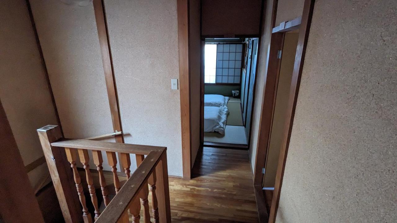 Отель Kix House Waraku III 和楽三号館 Идзумисано Экстерьер фото