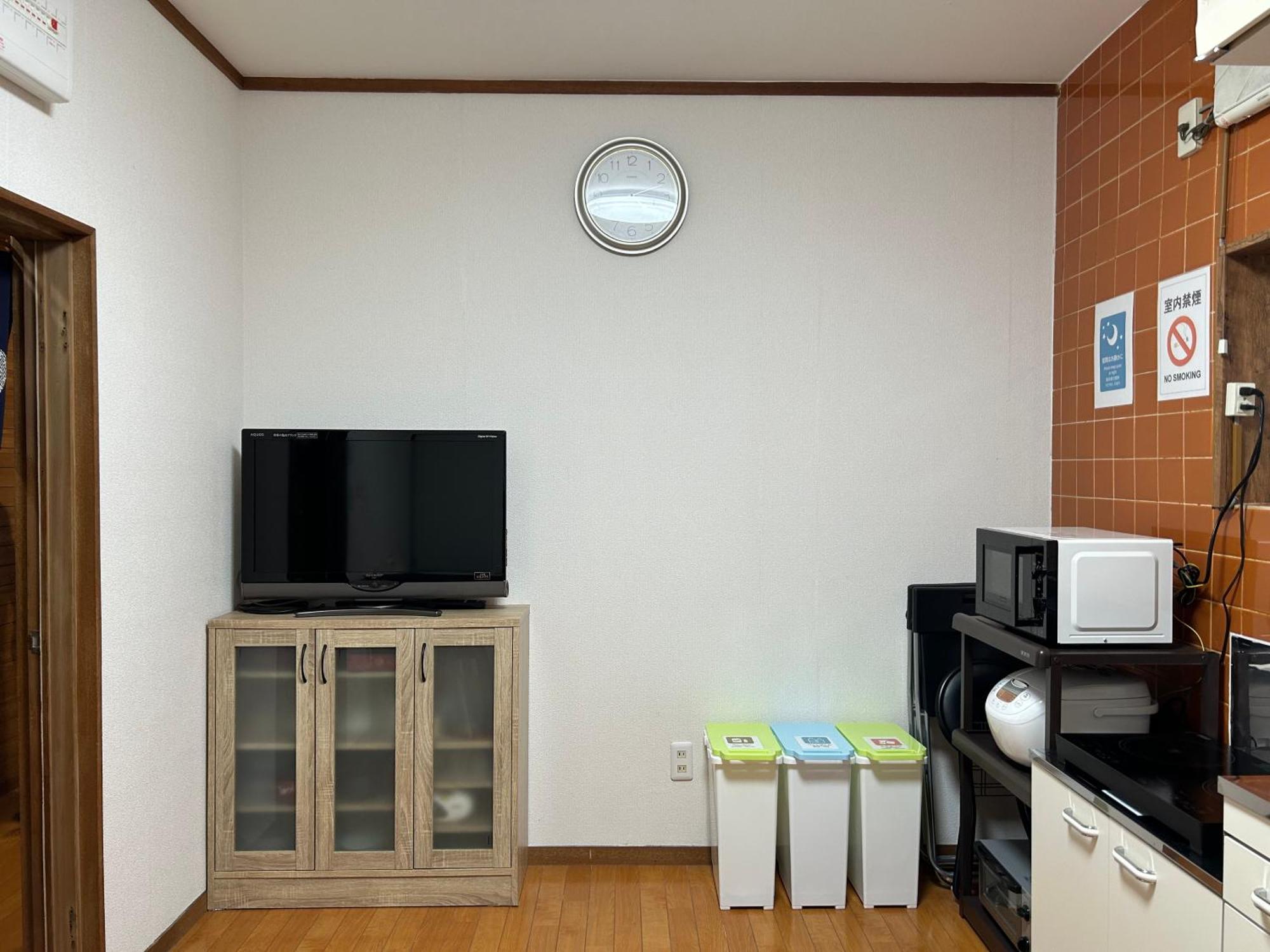Отель Kix House Waraku III 和楽三号館 Идзумисано Экстерьер фото