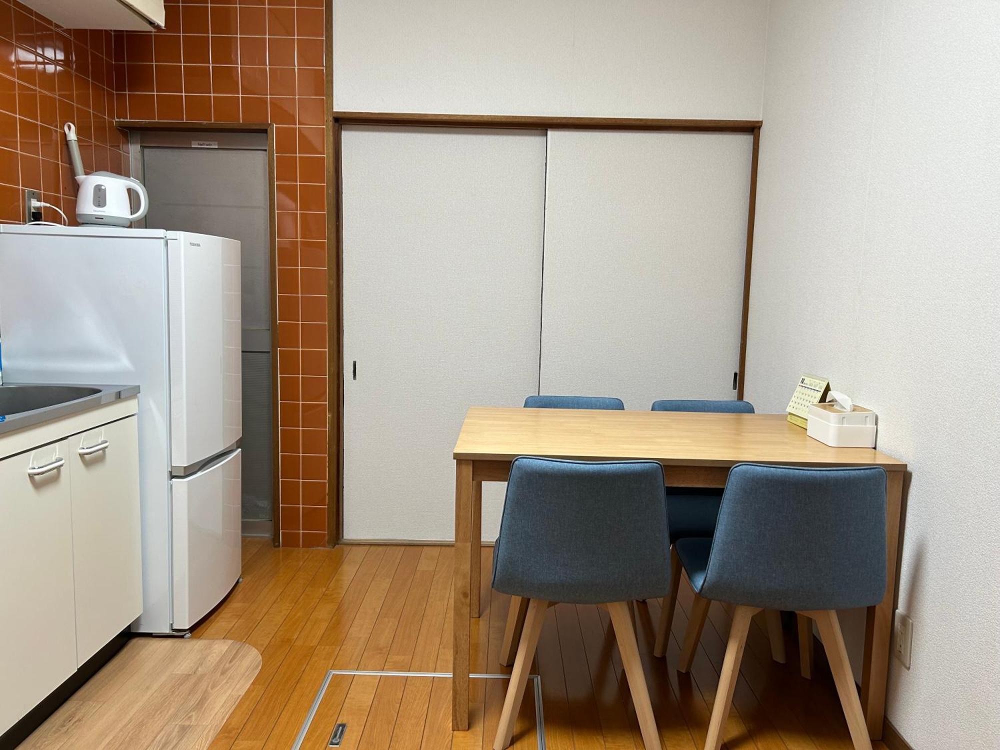 Отель Kix House Waraku III 和楽三号館 Идзумисано Экстерьер фото