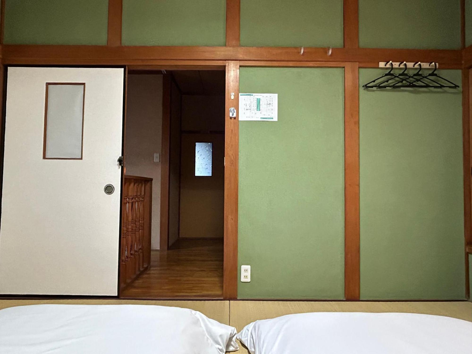 Отель Kix House Waraku III 和楽三号館 Идзумисано Экстерьер фото