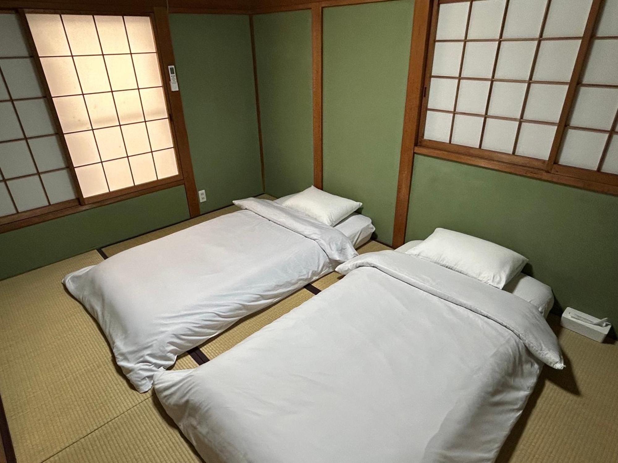 Отель Kix House Waraku III 和楽三号館 Идзумисано Экстерьер фото